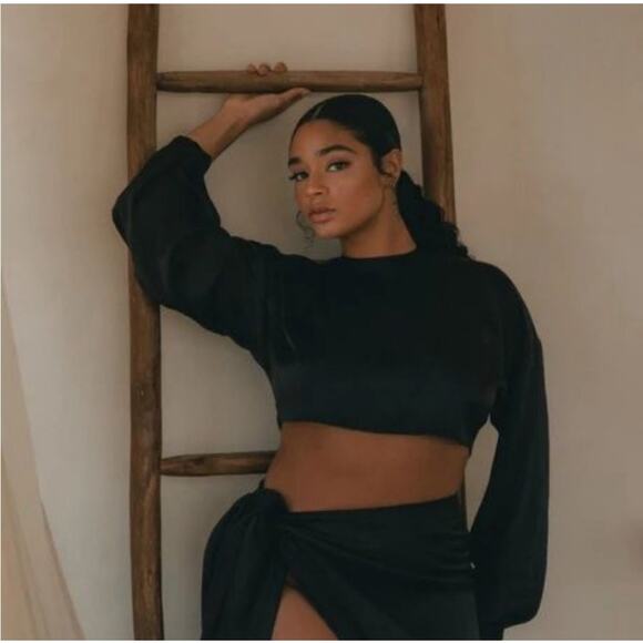 NWT! B. Freedom Satin Long Sleeve Simona Top - Size Medium - Picture 2 of 9